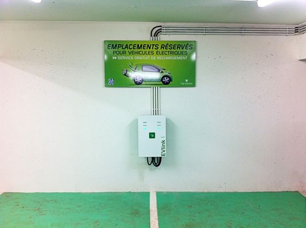 Borne-recharge-VE-vehicules-electriques