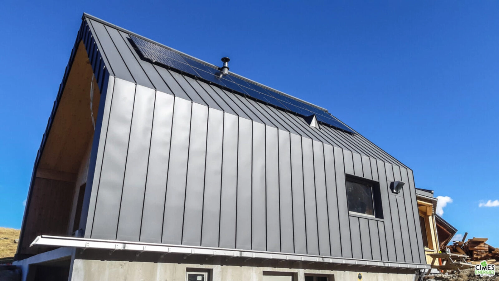 Installation solaire+batterie+élec générale - Refuge de Turia - Cimes Énergies