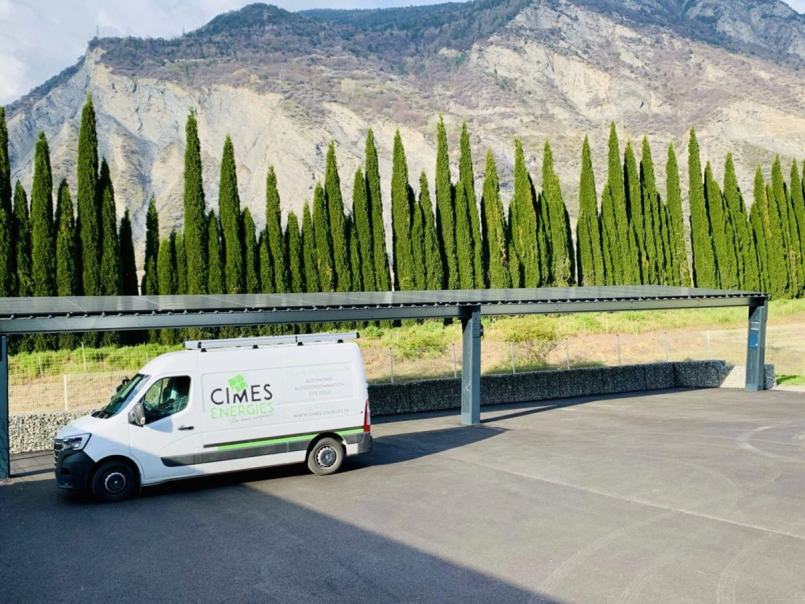 Carport solaire EEI - Cimes Énergies