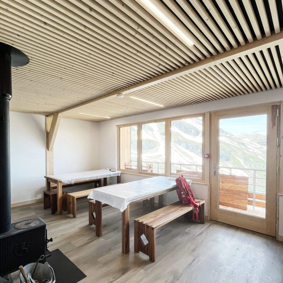 vue intérieure du refuge de Turia rénové